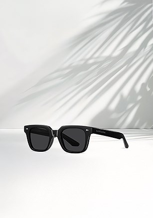 Horn Rimmed Square Sunglasses product image (W10077.BK.1.B062326)