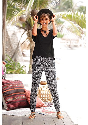 Strappy V-Neck Top, Casual Print Pants product image (X34113.BK.J)