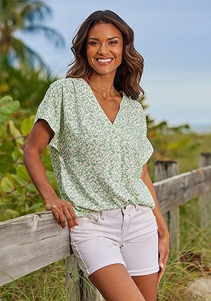 Printed V-Neck Blouse product image (X34466.GRPA.X37001.WH.1G)