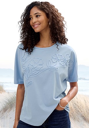 Floral Applique Short Sleeve Top product image (X34971.LB.1)