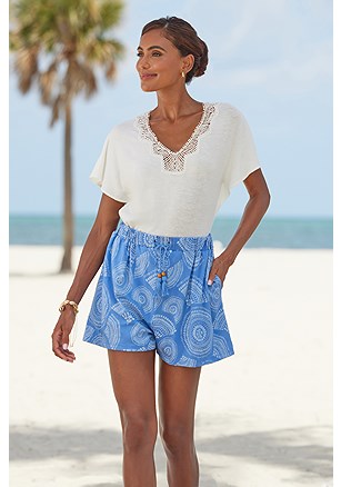 Drawstring Print Shorts product image (X37361.BLWH.2.V)